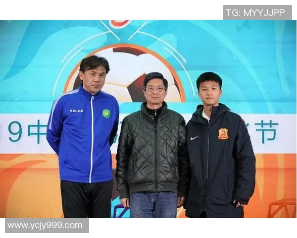 足球明星齐聚一堂共舞盛典展现激情与荣耀的精彩瞬间